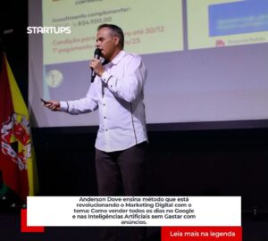 Anderson Dove palestrando sobre marketing digital, SEO, Google e Inteligência Artificial em evento empresarial, mostrando como vender sem gastar com anúncios
