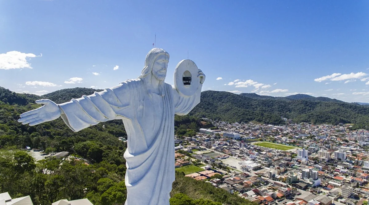 Cristo Luz Balneário Camboriú ponto turístico vista aérea cidade