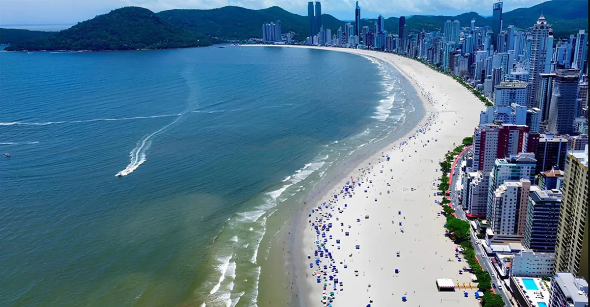 vista-de-praia-em-balneario-camboriu